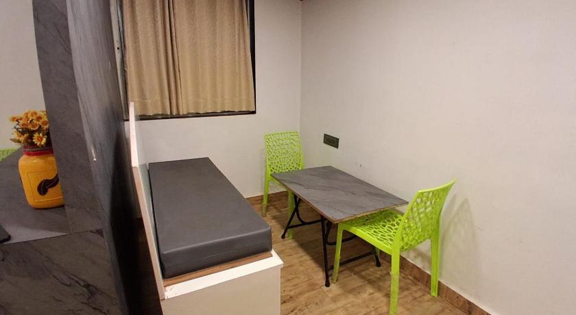 Velkar Cottage Mahabaleshwar Main Market - image 20