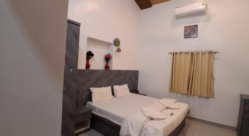 Velkar Cottage Mahabaleshwar Main Market - image 12