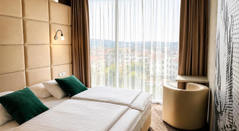 รูปของห้องเตียงใหญ่พร้อมห้องน้ำส่วนตัว (Double Room with Private Bathroom) 0