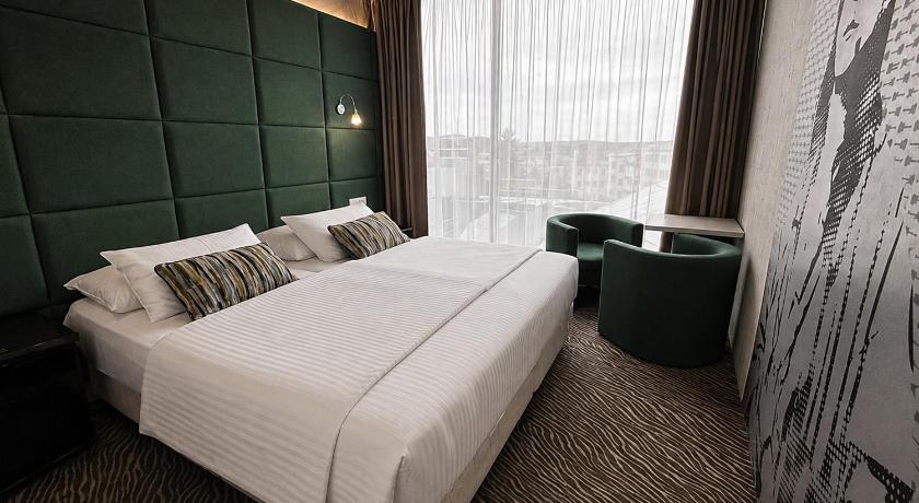 รูปของห้องเตียงใหญ่พร้อมห้องน้ำส่วนตัว (Double Room with Private Bathroom) 1
