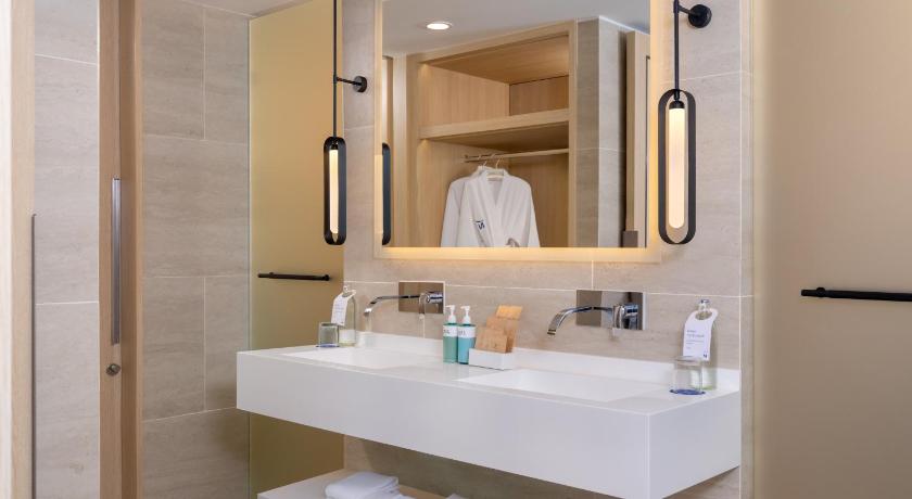 Image of Executive Suite King 11