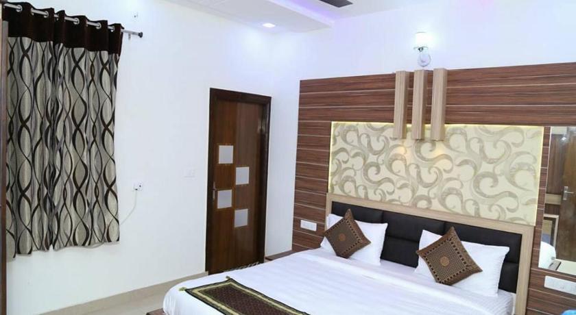 Three-Bedroom Deluxe Apartment