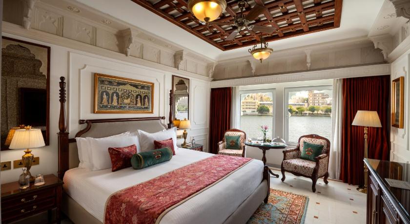 Image of Palace Room Lake View Double Bed 0