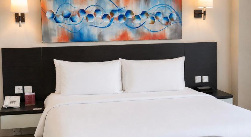 Image of Suite - 1 Double Bed, Smoking Room, Corner Room, Bathtub And Shower 10