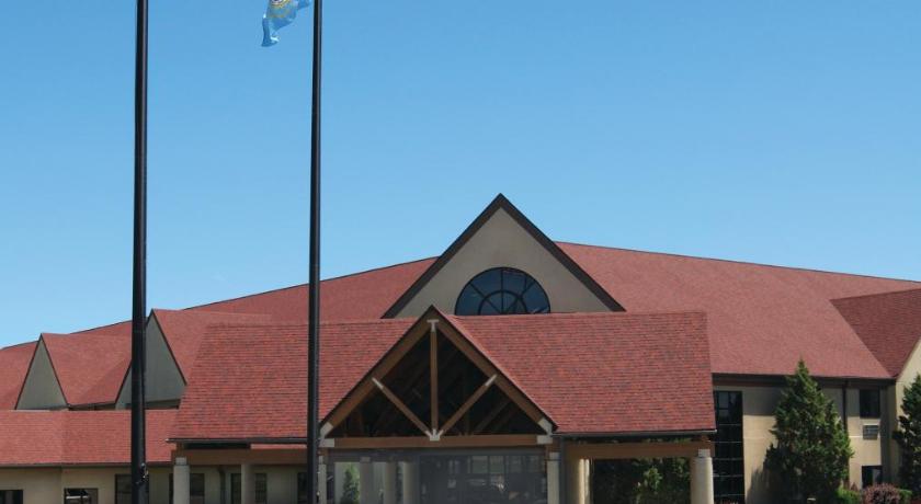 Arrowwood Resort & Conference Center at Cedar Shore