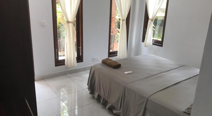 Santana Bali Home stay photo