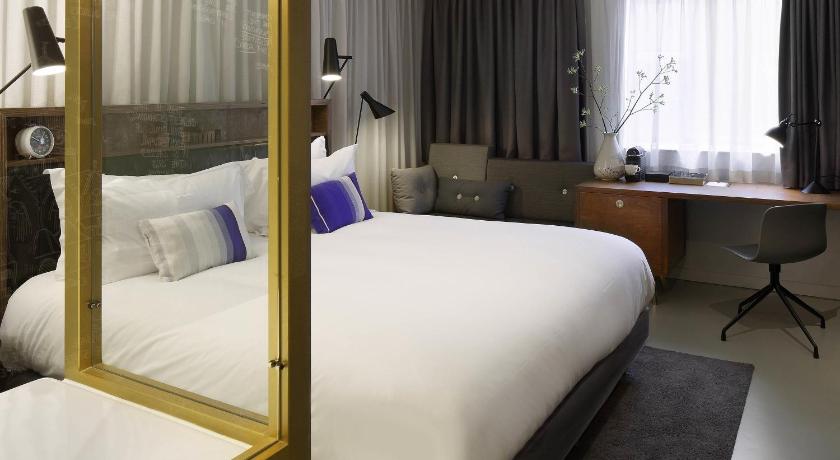 Image of Superior King Bed 1
