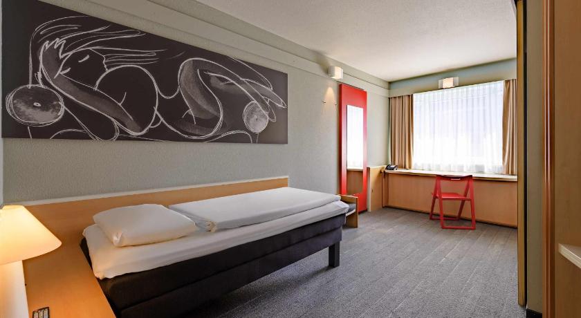 Image of Room with single bed (31x79 inches [80x200 cm]) , new sleep-easy concept 7