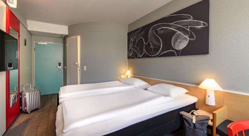 Image of Standard Room with twin beds 8