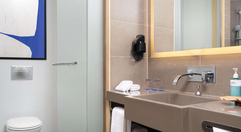 Image of Standard Room with 1 Double Bed 7