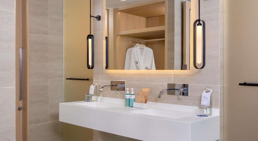 Image of Executive Suite King 14