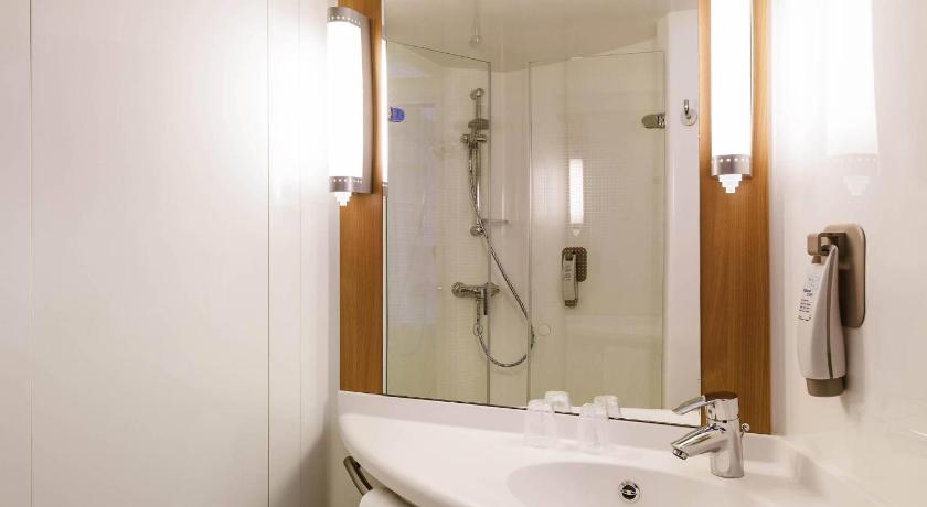 Image of Twin room with 2 beds 16