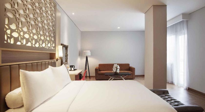 Image of Standard Suite with 1 Queen Size Bed and Sofa 2