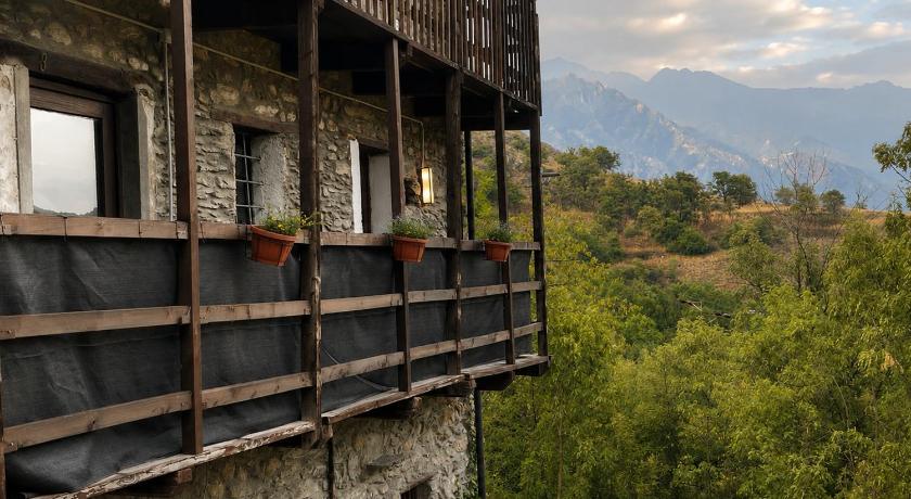 Historic Stone Loft & Alpine Mountain View