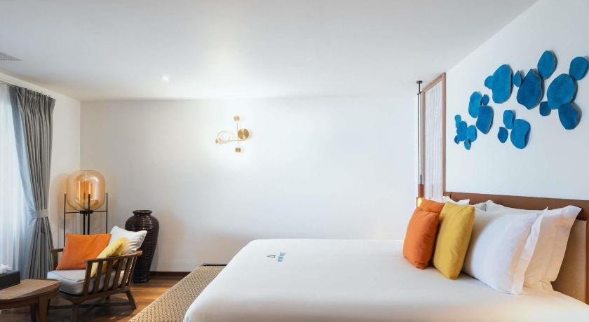 Image of Three-Bedroom Beachfront Villa with Private Pool 1