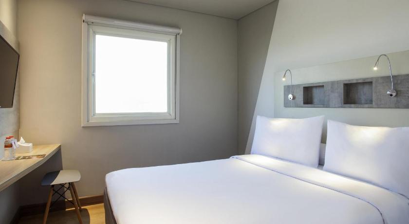 Image de Chambre Standard avec 1 lit Queen size (Standard Room with 1 Queen Bed) 8