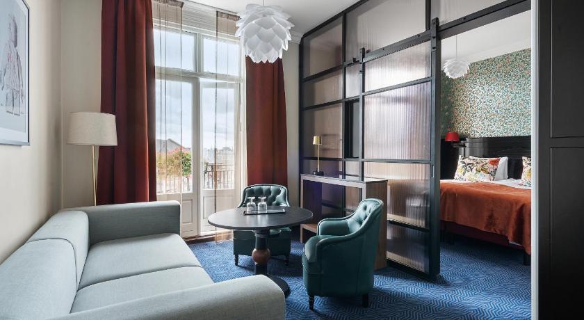 Image of Deluxe King Room 0