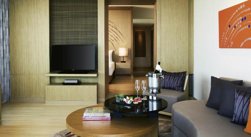 Image of Family Suite with Sea View 3
