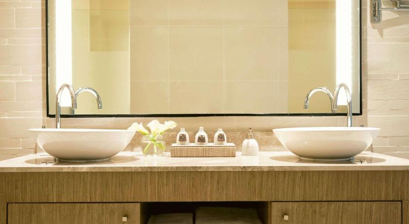 Image of Family Suite with Sea View 4