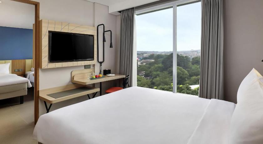 Image of Family Room with 1 Double Bed & 2 Single Beds 11