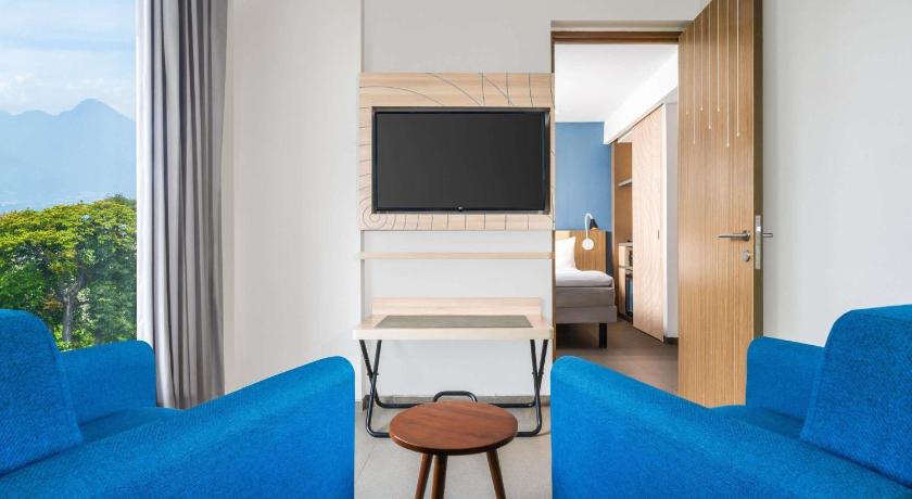 Image of Suite with 1 double bed and sofa 11