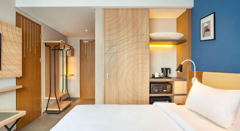Image of Double Hollywood Kingsize Bed 8