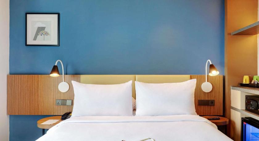 Image of Double Hollywood Kingsize Bed 7