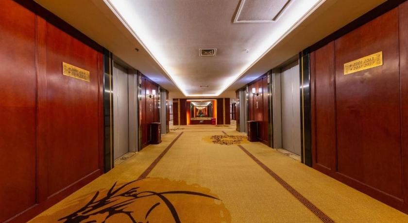 Century Plaza Hotel - image 37