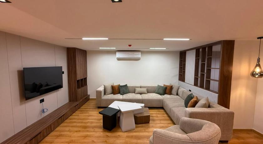 Prestige Hotel Suites - image 7