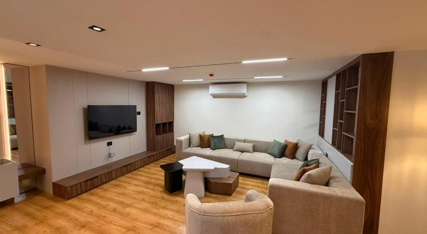 Prestige Hotel Suites - image 6