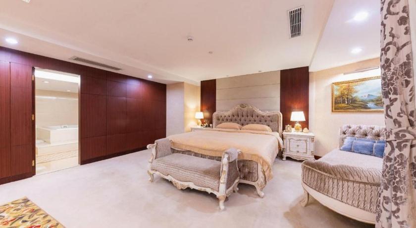 Century Plaza Hotel - image 3