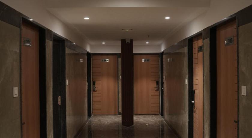 Royal Regal - Rooms & Suites - image 15