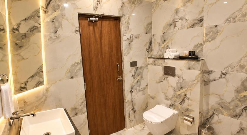 Hotel SKS Saffron Suites Varanasi - image 16