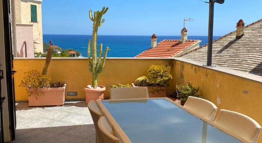 Casa del Sole - vista mare - con terrazzo - nel borgo medievale