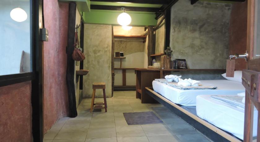 a bathroom with a sink, toilet, and bathtub, Khaosok Homestay Resort in Surat Thani