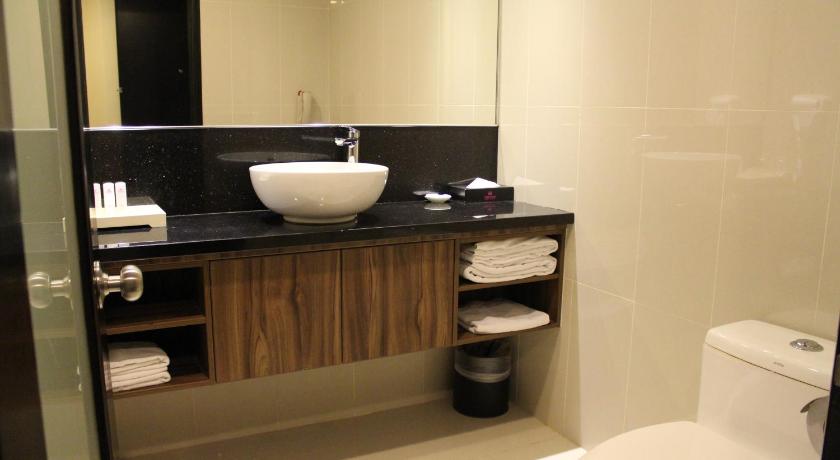 Image of Executive Deluxe 14