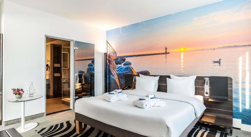 Superior klases numurs ar guļamistabu un viesistabu, ar dīvāngultu (Superior Suite with Sofa) attēls 0