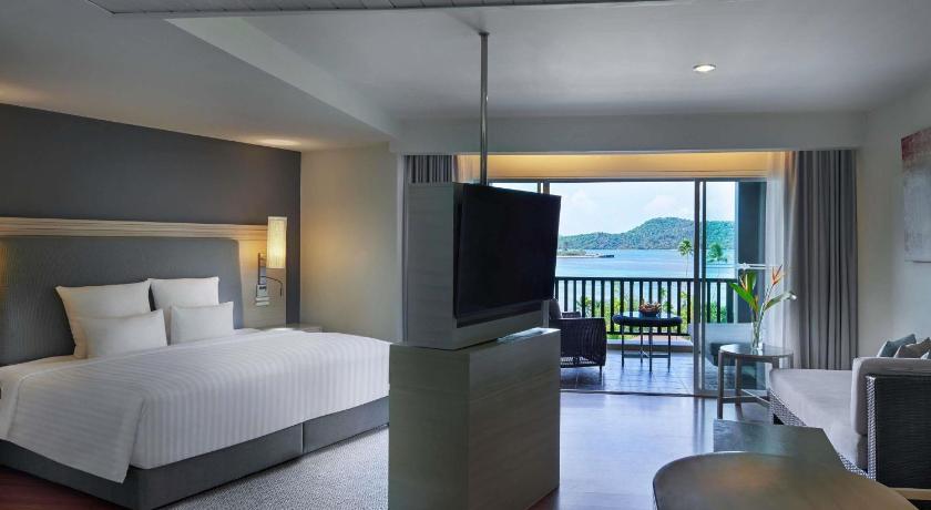 Image of Deluxe Room, 2 single size beds, balcony and garden view 1