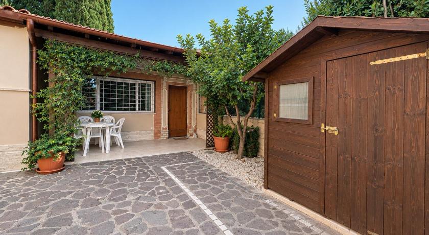 La casa di Lia-parcheggio interno-grande cortile privato