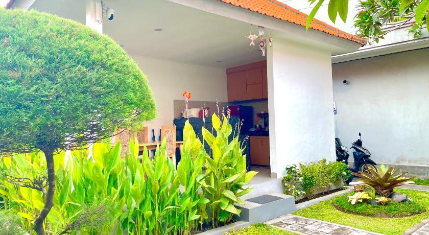 SantikaHomeStay - image 16