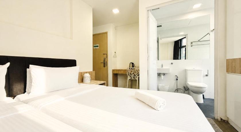 Image of Comfy Twin, Window 1