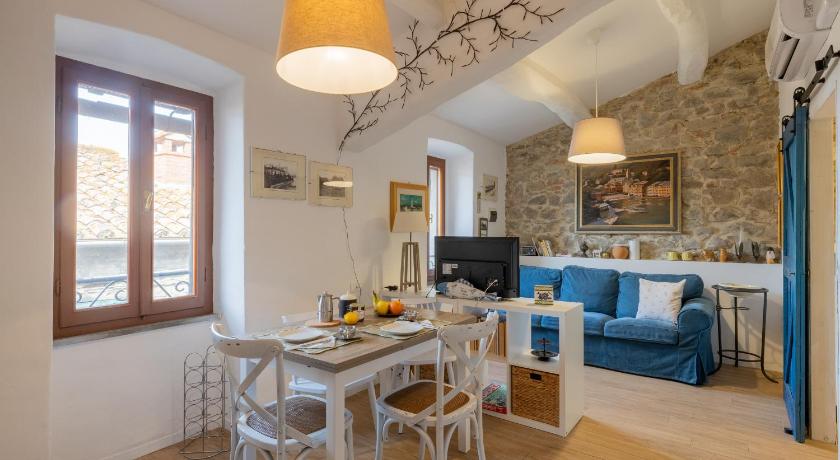 Castle Apartment with Lake View