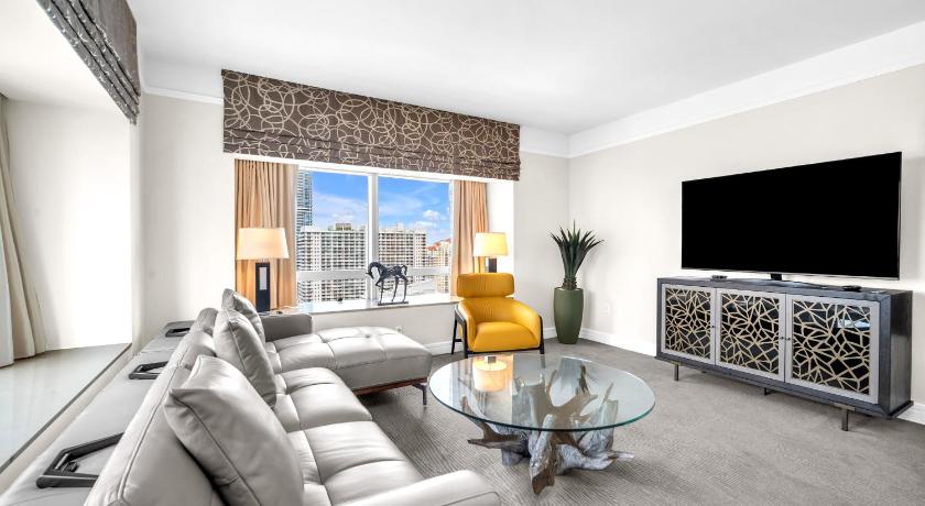 Four Seasons Hotel Miami Luxury Two Bedroom City View Suite- Free Parking