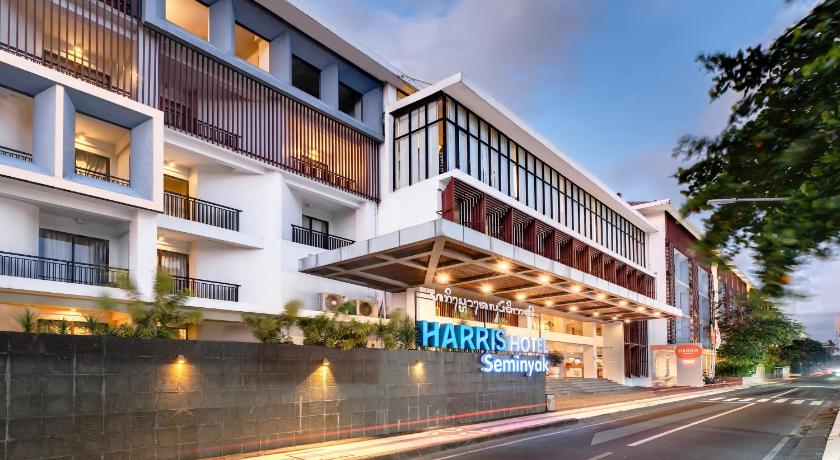 Harris Hotel Seminyak - image 2