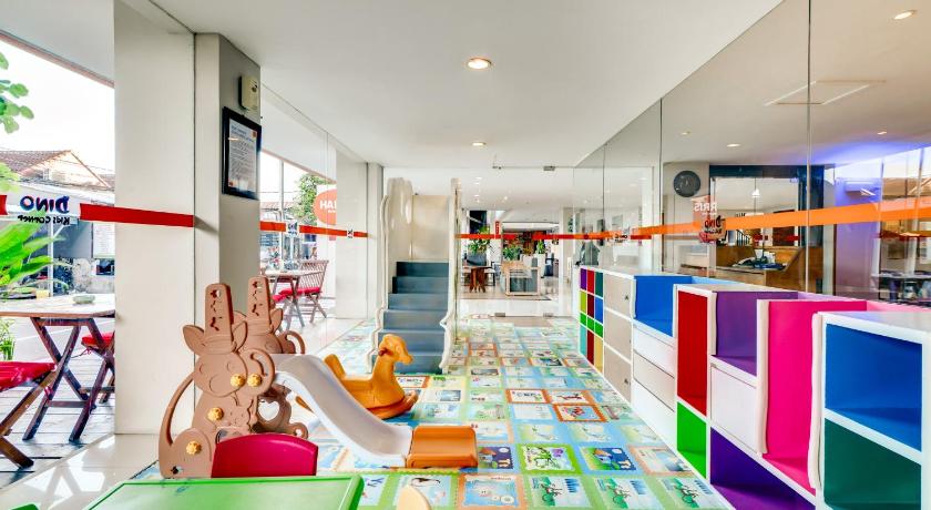 Harris Hotel Seminyak - image 10