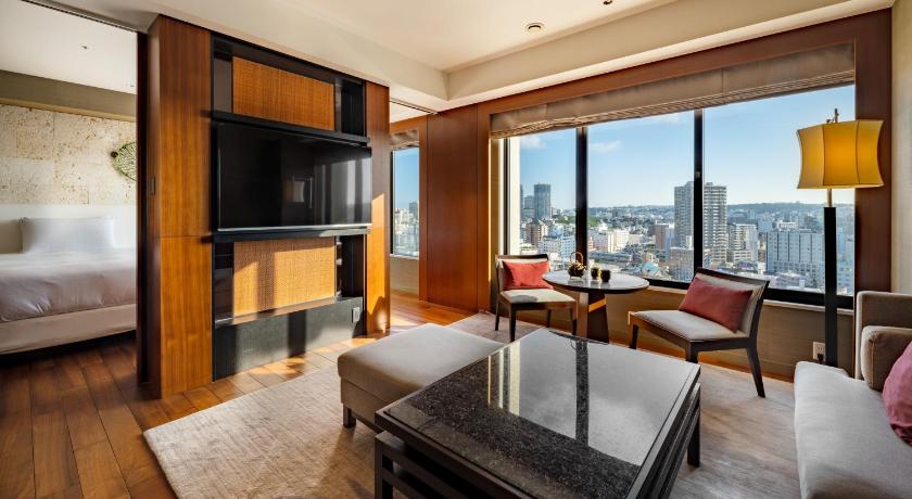 Image of Suite Twin Room with Lounge Access 1