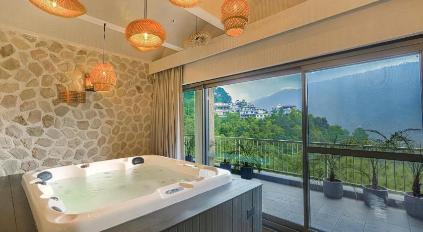 Jungle Lodge Resort & Spa - image 3