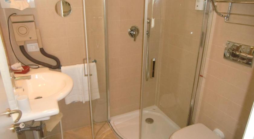 Image of Basic Double or Twin Room with Terrace - Ground Floor 2