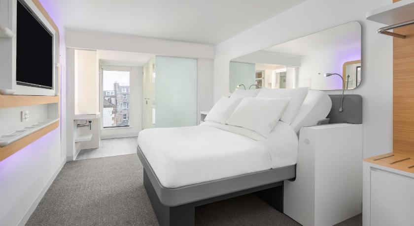 Image of Queen Room 0