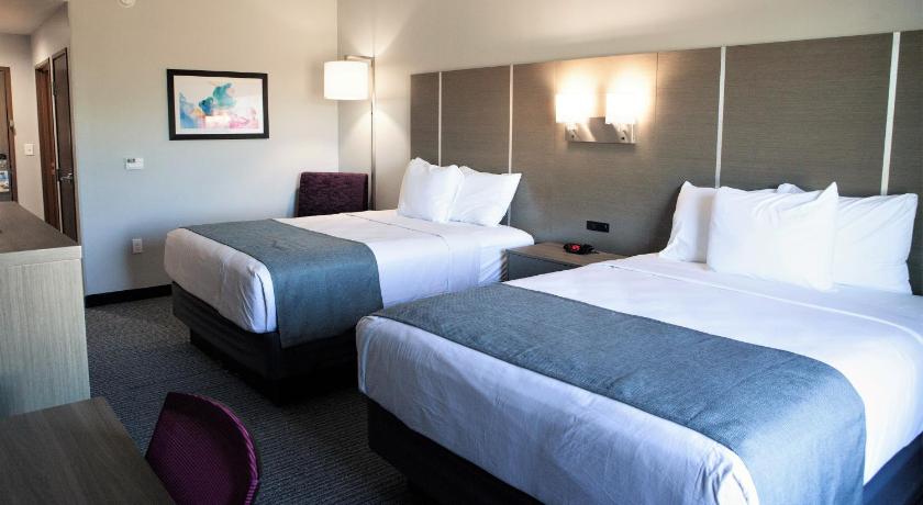 Image of 2 Queen Beds, Mobility Accessible Room, Roll-In Shower, Non-Smoking 3